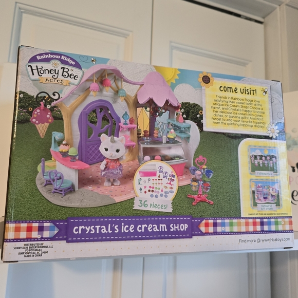New in box Crystal’s Ice Cream Shop Honey Bee Acres Play set - Picture 5 of 12